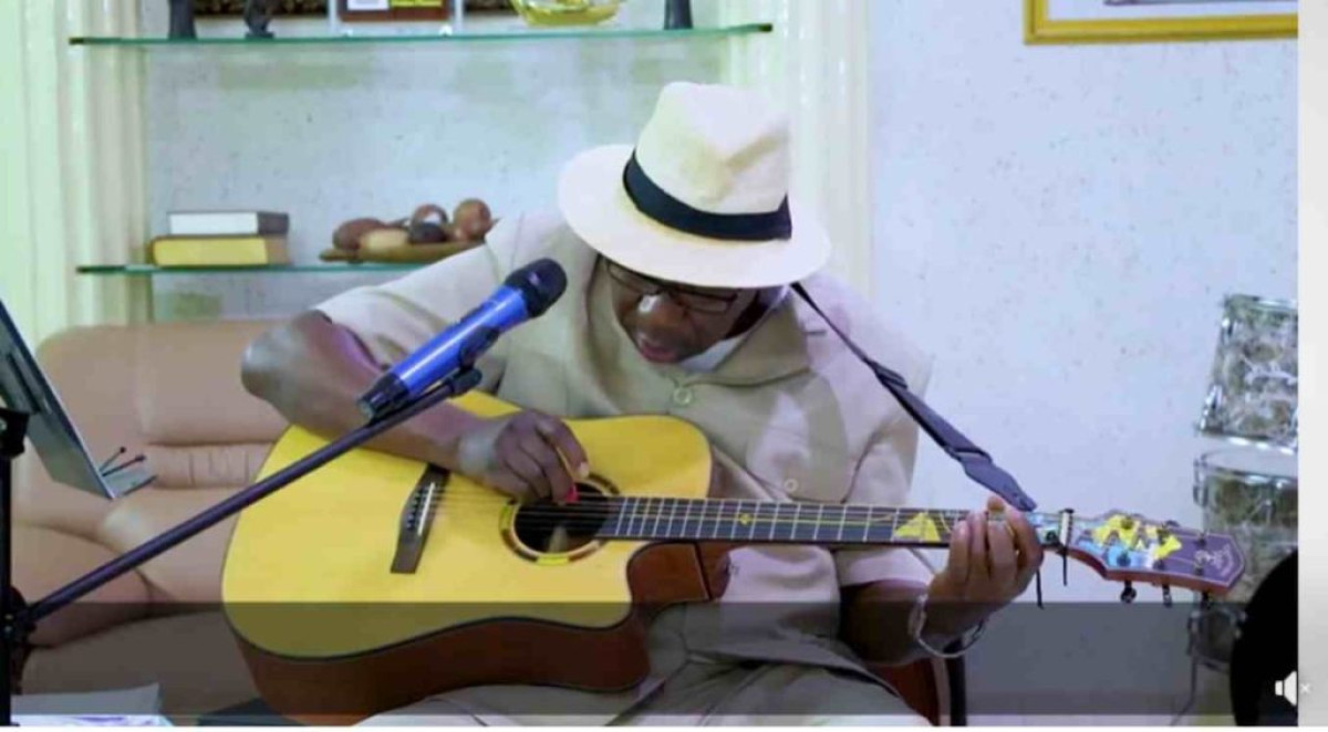 INTERPRÉTANT L&rsquo;HYMNE DE SON PARTI : Boni Yayi a encore frappé !
