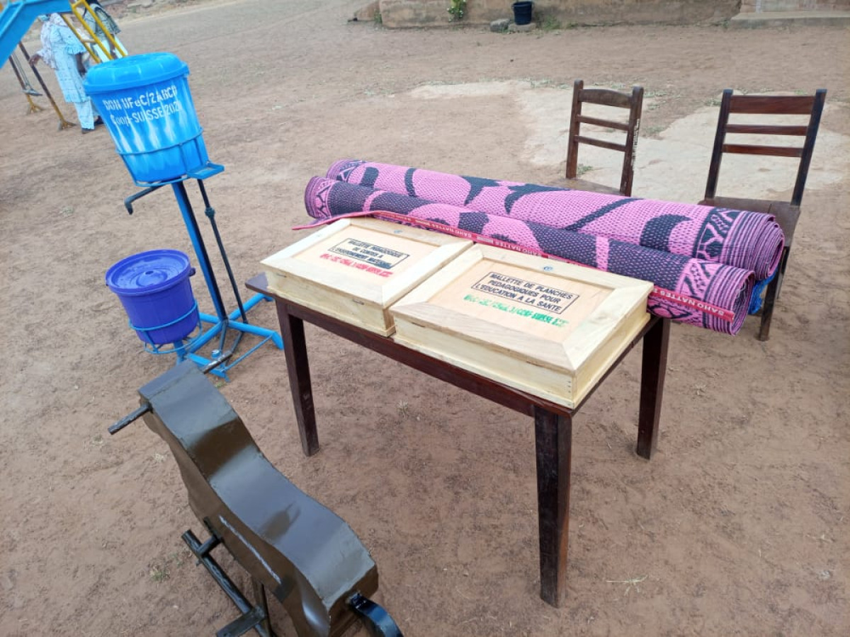 N’DALI/ GRÂCE À L’UFEC-2ABCD, La Ca Marguerite Sinangnissiré fait don de matériels didactiques à l’école marternelle de Sirarou