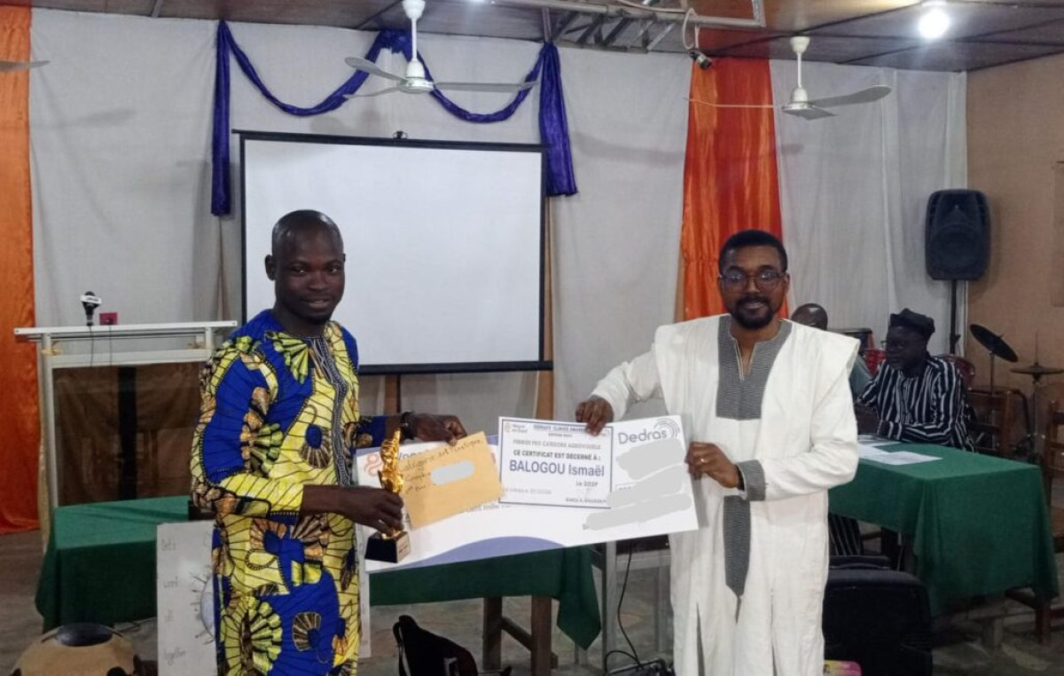 Édition 2024 de dedras climate awards: Ismaël Balogou de daabaaru tv décroche le 1er prix, catégorie audiovisuelle 