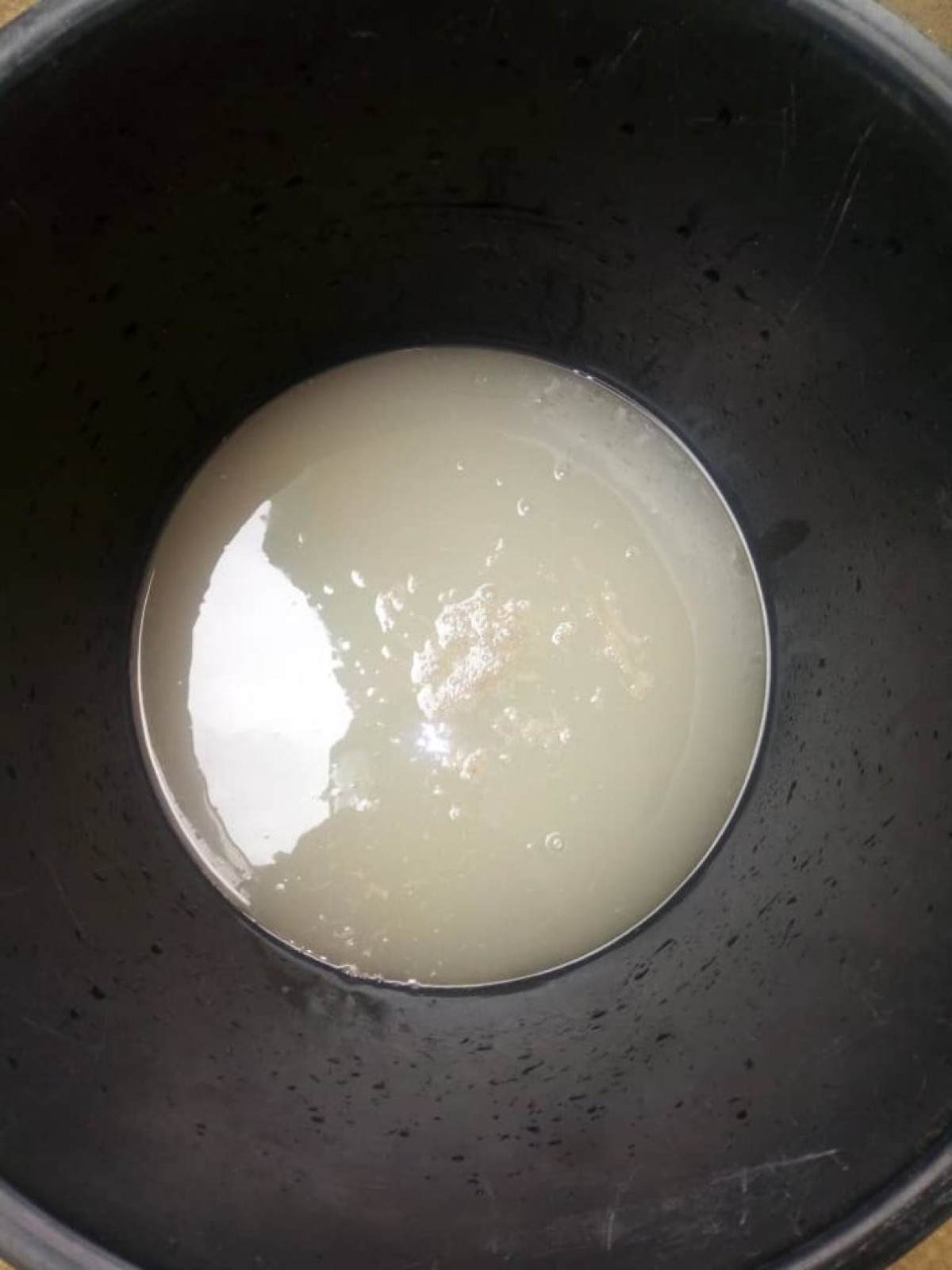 INSOLITE À BEMBÉRÉKÉ : Une station service vend de l&rsquo;eau à la place de l&rsquo;essence