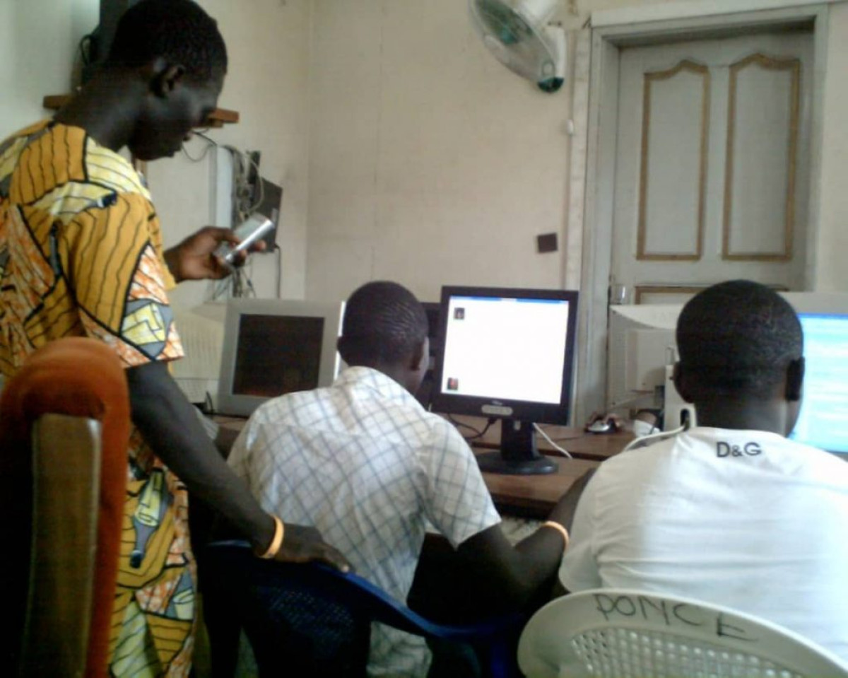 DÉVELOPPEMENT DU NUMÉRIQUE : Que deviennent les cybercafés à l&rsquo;ère des Smartphones ?