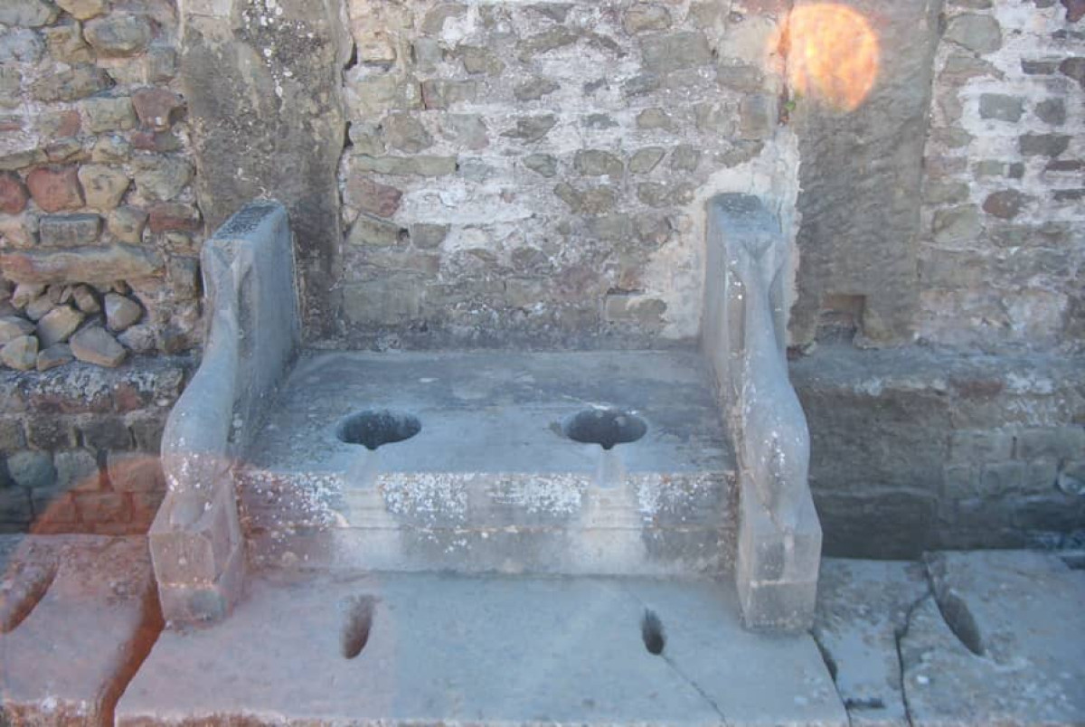 INSOLITE : Un présumé voleur jeté dans une latrine à Bohicon