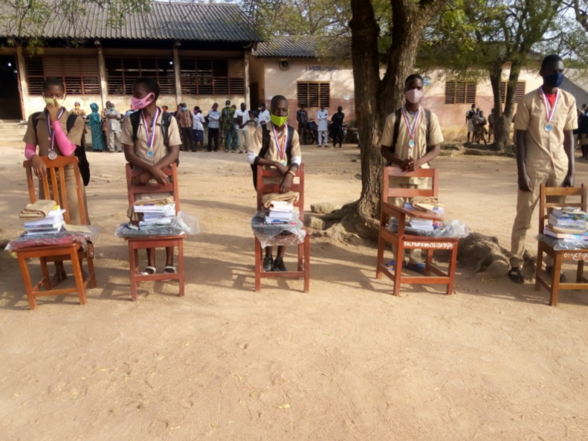 PROMOTION DE L&rsquo;EXCELLENCE EN MILIEU SCOLAIRE À PARAKOU : Les lauréats du concours « Excellence en mathématiques », récompensés