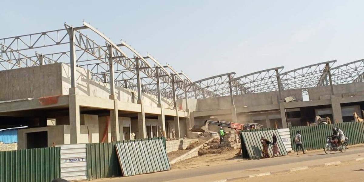 CONSTRUCTION DU MARCHÉ DE DJOUGOU :  53,94% de taux d&rsquo;avancement physique des travaux  . Le chantier mis en régie  . Les populations jalouses, demandent l&rsquo;accélération des travaux