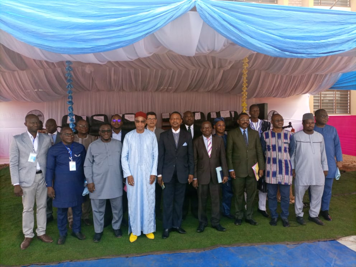ORGANISATION DU 1ER COLLOQUE SCIENTIFIQUE INTERNATIONAL DE L&rsquo;UNSTIM D&rsquo;ABOMEY : Le recteur Joachim Gbenou pour le développement industriel du Bénin . 14 pays réfléchissent pour la valorisation des résultats de recherche