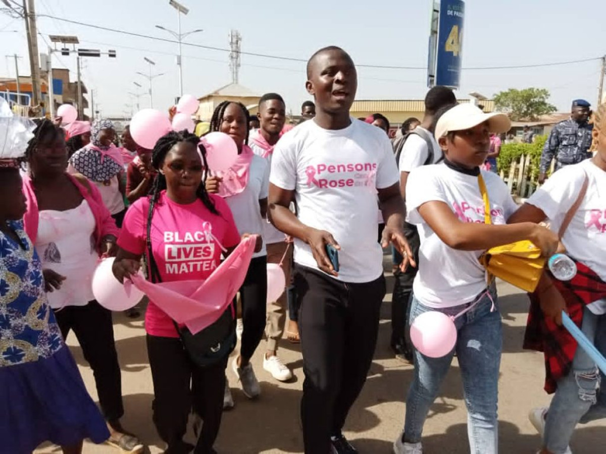 PARAKOU/GRANDE MARCHE DE SENSIBILISATION DES POPULATIONS CONTRE LE CANCER DU SEIN : Pari gagné pour Kadiri Ogbon de l’association Yonba et ses pairs