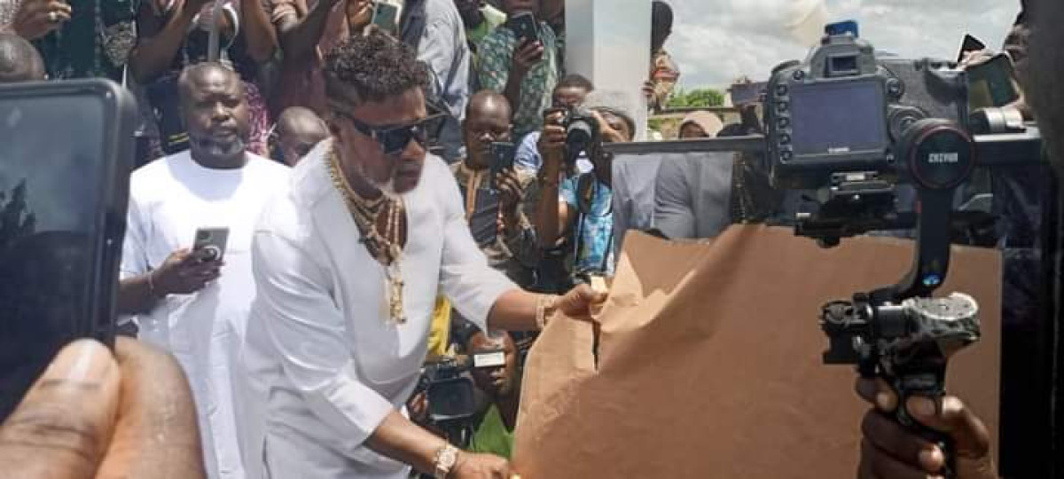 20 ANS APRÈS SON FUNESTE CONCERT AU BÉNIN : Koffi Olomide rend hommage aux disparus à travers une messe