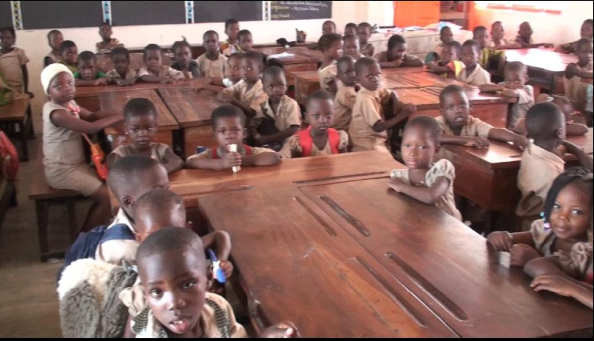 ENSEIGNEMENT PRIMAIRE À OUIDAH : Des écoliers entassés dans des salles telle une boîte de petits pois   . Le bureau Ape de l&rsquo;Epp Bazounkpa crie à l&rsquo;aide