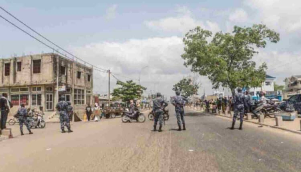 COTONOU/AU PREMIER RANG DE LA MARCHE PACIFIQUE CONTRE LA CHERTÉ DE LA VIE : Les Sg Amoussou et Bachabi arrêtés par la police