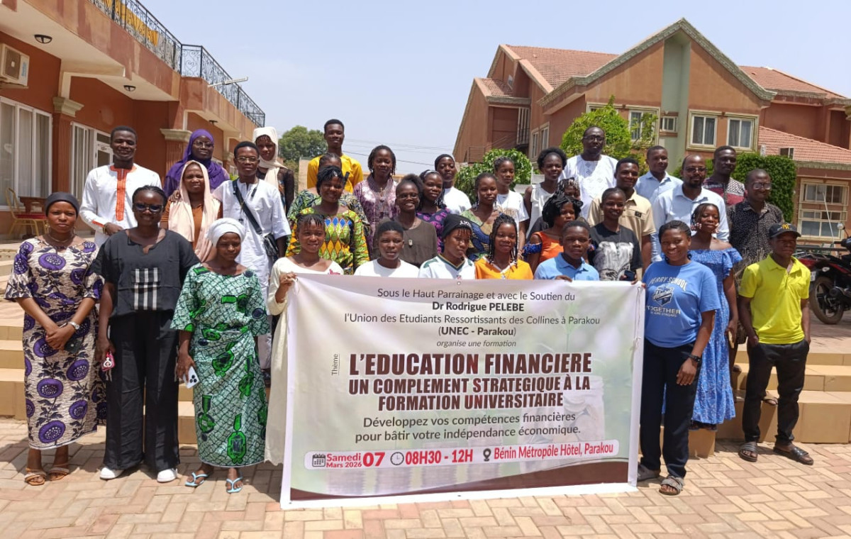 Formation sur l'éducation financière au profit des étudiants des collines :Le Dr Rodrigue Pèlèbè soutient une initiative à Parakou