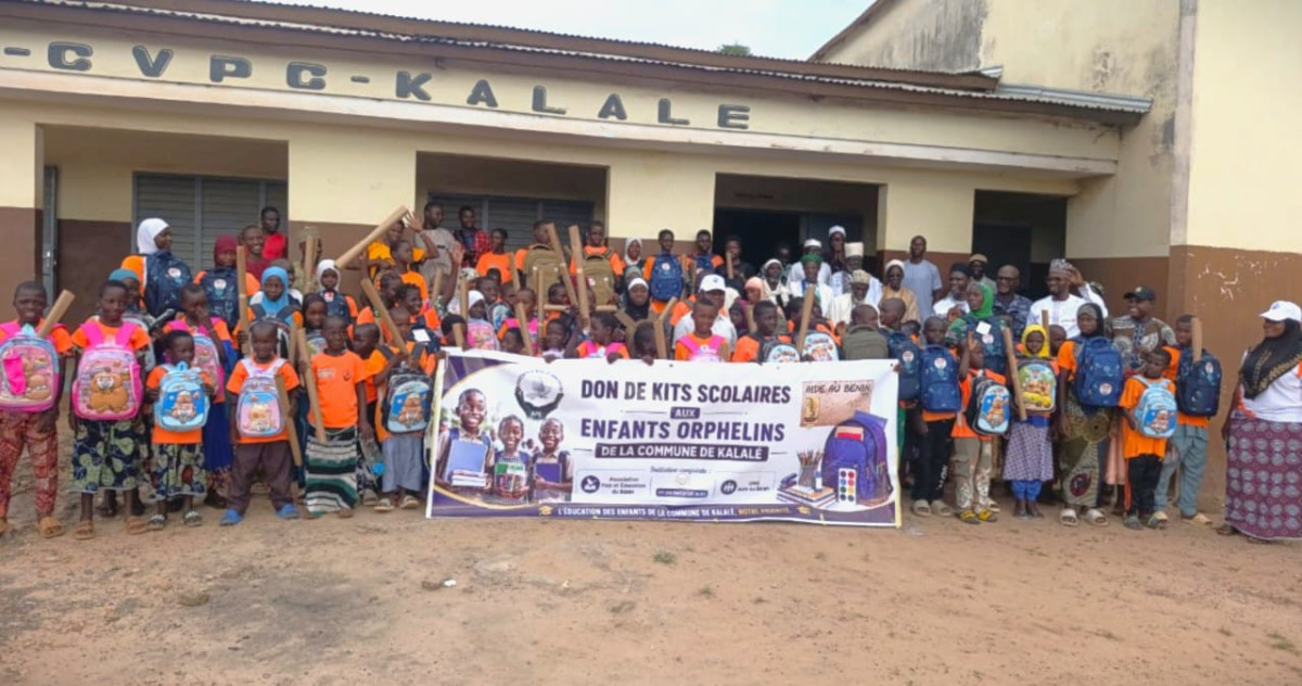 Don de kits scolaires aux orphelins de Kalalé pour l'accès à l'éducation: l'Ape-Bénin et l'Ong Aide au Bénin favorisent l'égalité des chances