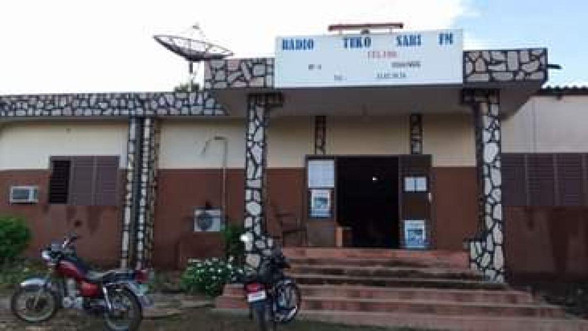 EN DÉPIT DES COUPURES D’ÉLECTRICITÉ À KOUANDÉ : La radio Tuko Sari continue de servir ses auditeurs