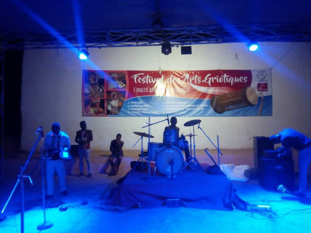 SOIREE CULTURELLE FAG ET KOFA A PARAKOU : Les griots et mannequins en démonstration