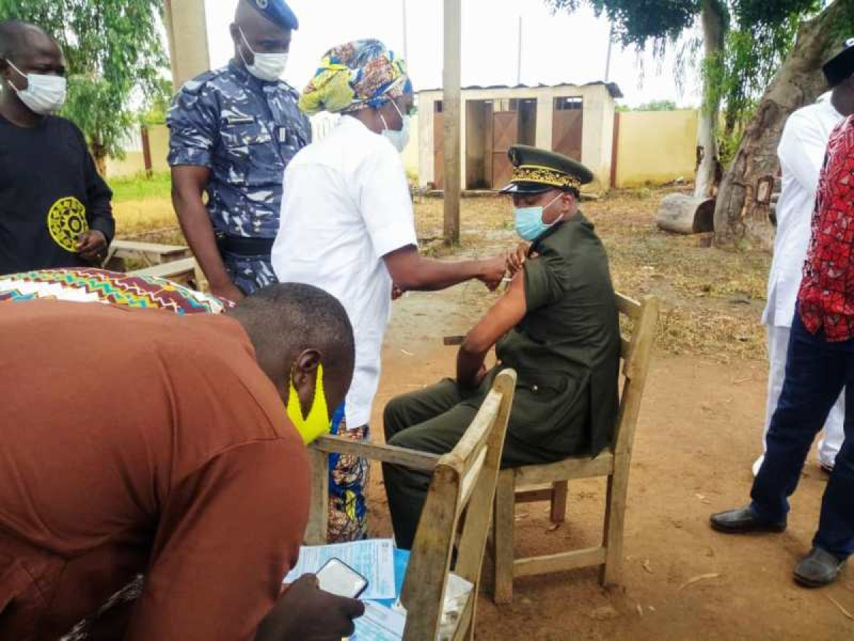 VACCINATION CONTRE LA COVID-19 DANS L’ALIBORI : Le préfet Ky-Samah donne le bon exemple