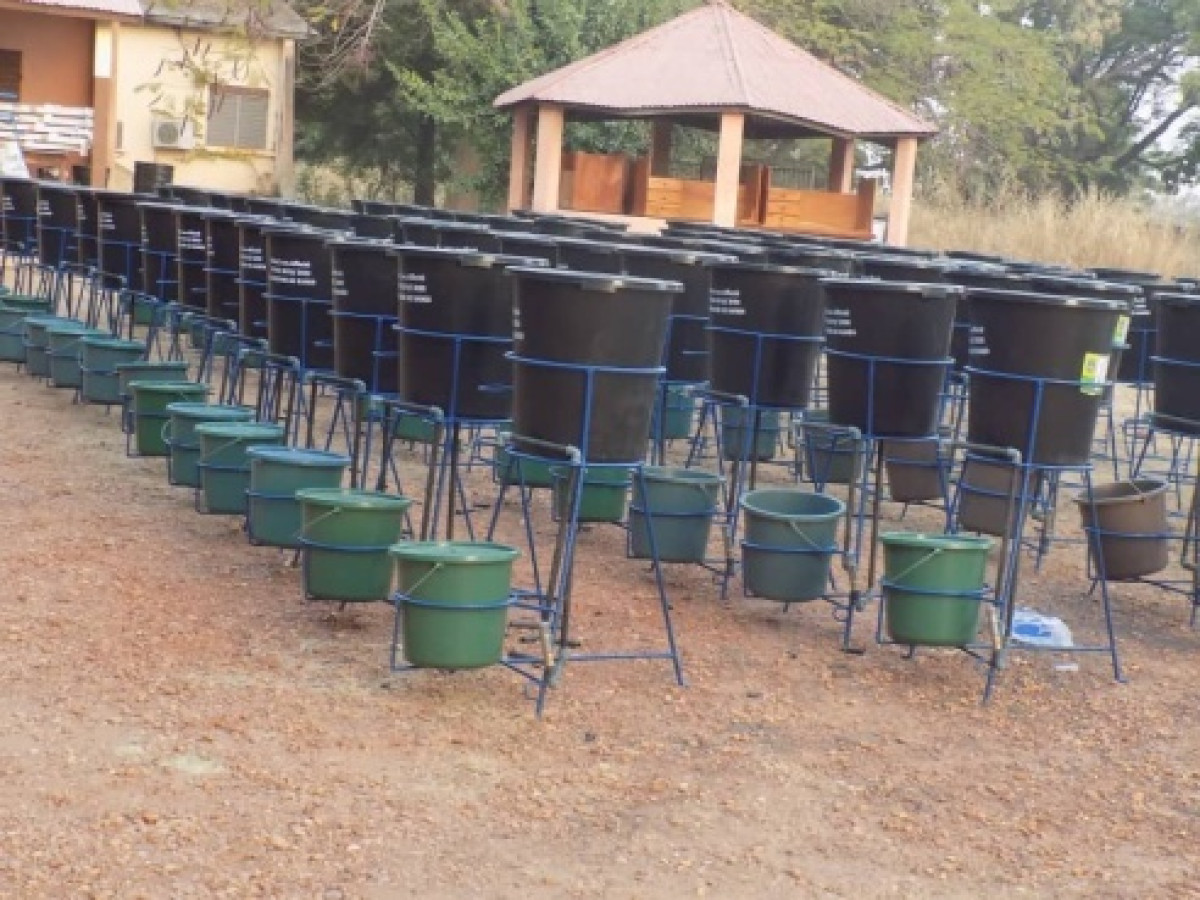 FADEC NON AFFECTE COVID A KANDI : Le maire Alazi Zinatou Saka réceptionne des matériels sanitaires