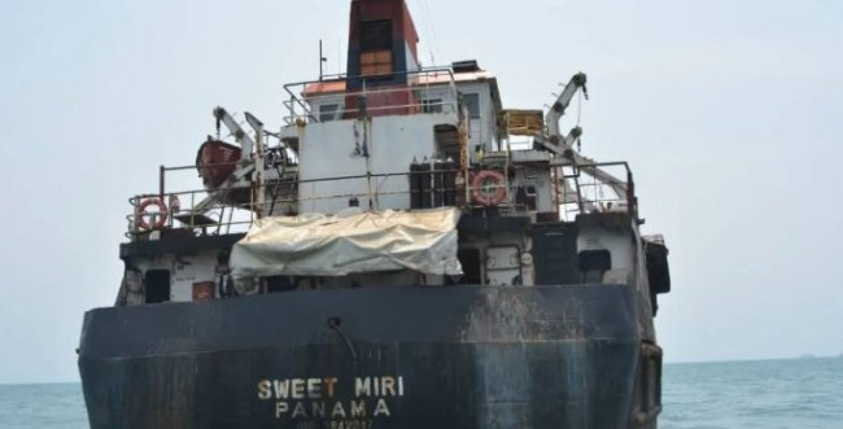 EN PARTANCE POUR LE BÉNIN : Un navire transportant du carburant volé intercepté au nigériane