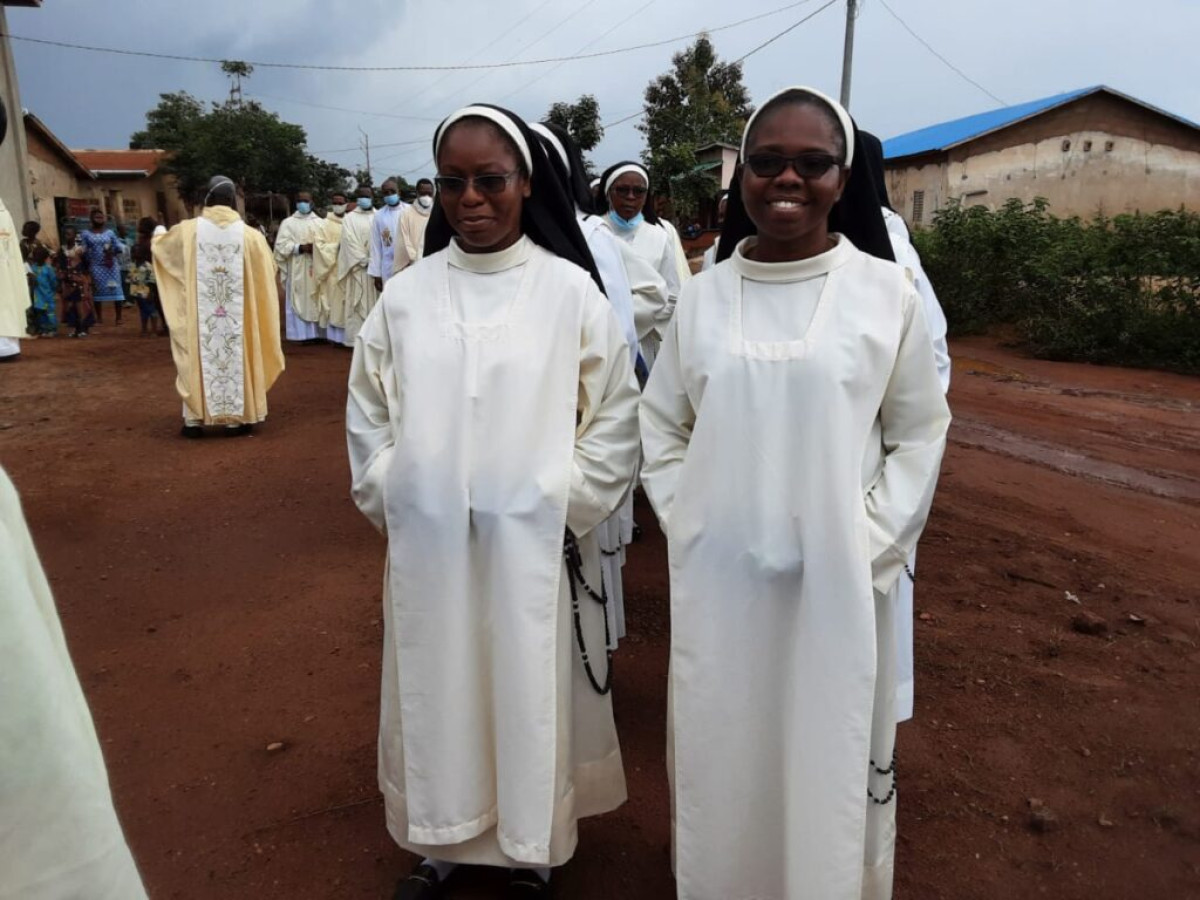 « SOEURS DOMINICAINES DE L&rsquo;ANONCIATA » DE L&rsquo;EGLISE CATHOLIQUE DU BENIN : Audrey Hounyo et Régina Abitan scellent leur pacte avec Jésus-Christ