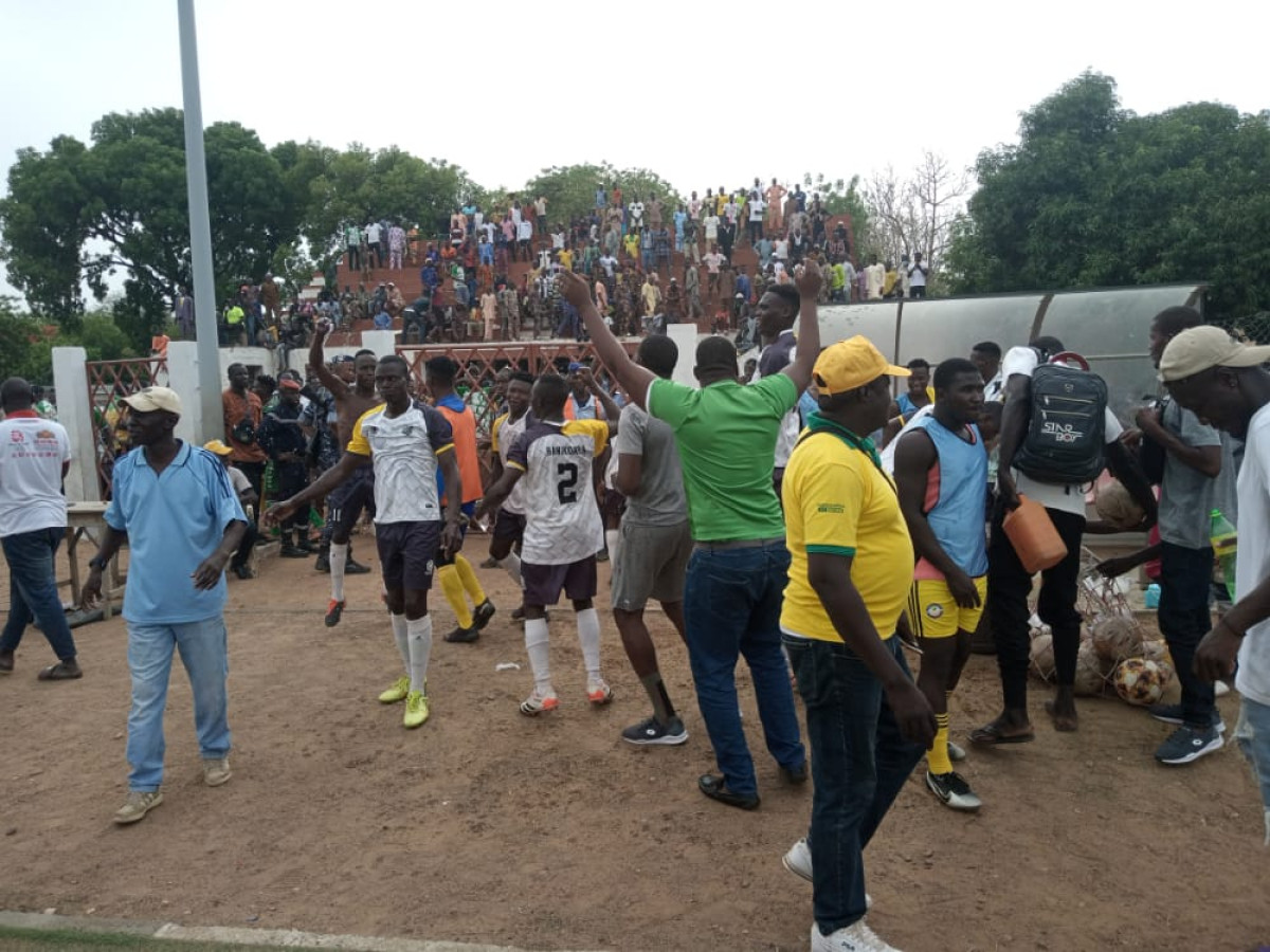 FOOTBALL/DERNIÈRE JOURNÉE DE LA LIGUE 3 :  Bani Gansé Fc bat Delta Fc et monte en ligue 2  . Les poulains du maire Bio Sarako Tamou réalisent l&rsquo;inédit