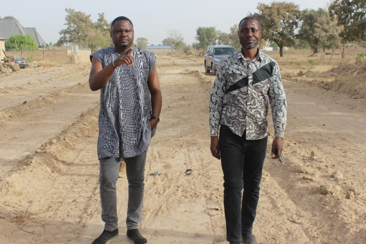 BANIKOARA/OUVERTURE DE VOIES AUX QUARTIERS DÉMANOU-EST ET AVIATION : Bio Sarako Tamou constate l’effectivité des travaux