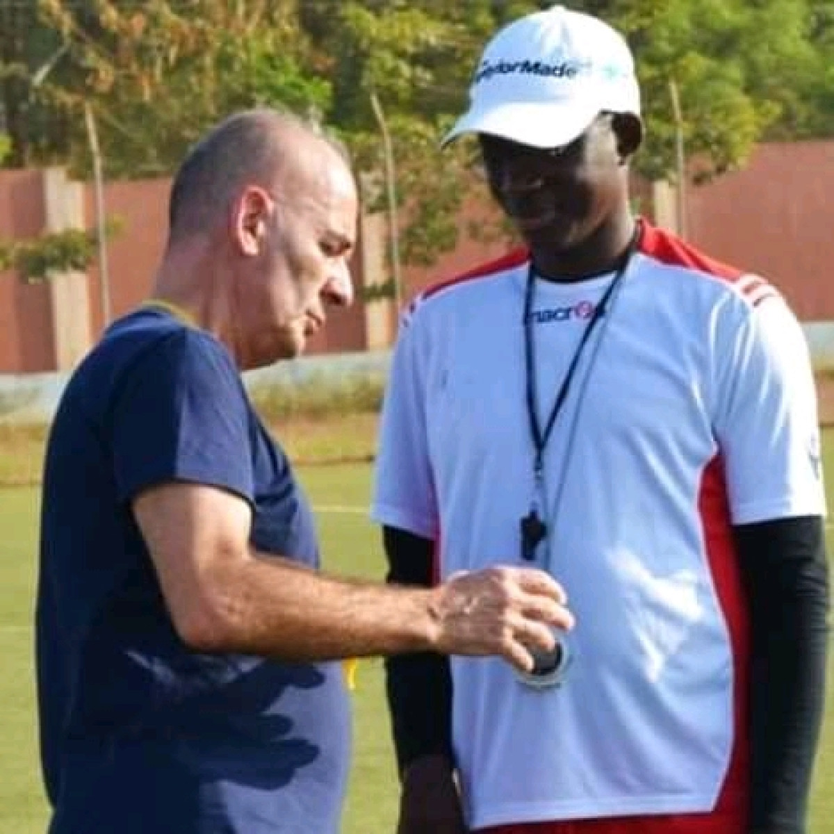 FOOTBALL À PARAKOU :     Les joueurs de Djeffa Fc renforcent leur capacité mentale     «Le football, c&rsquo;est pourquoi, quand et où tu dois donner la passe…», dixit Roberto Bassi