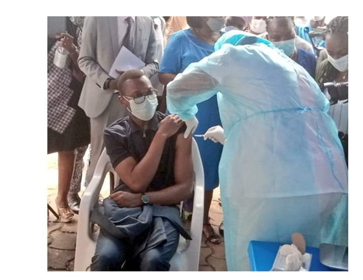 COVID-19/INJECTION DU VACCIN ASTRAZENECA : Le ministre Hounkpatin reçoit sa seconde dose et lance un appel