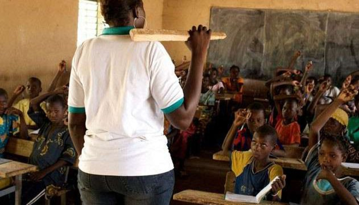 INTERDITION DU CHATIMENT CORPOREL EN MILIEU SCOLAIRE AU BÉNIN : Regards croisés d’enseignants, d’élèves et d’un psychologue . Les méthodes pour contraindre les élèves à obtempérer