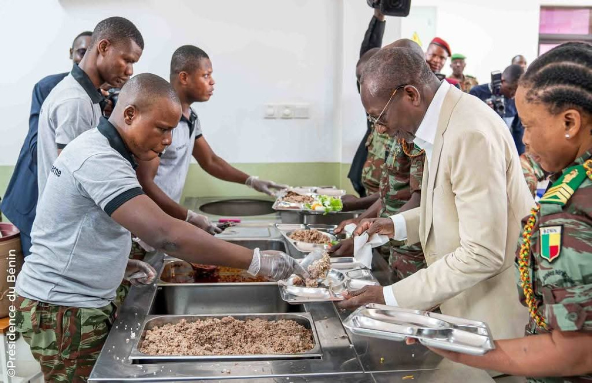 En visite à la caserne de dessa à allada: Patrice Talon dope le moral aux soldats