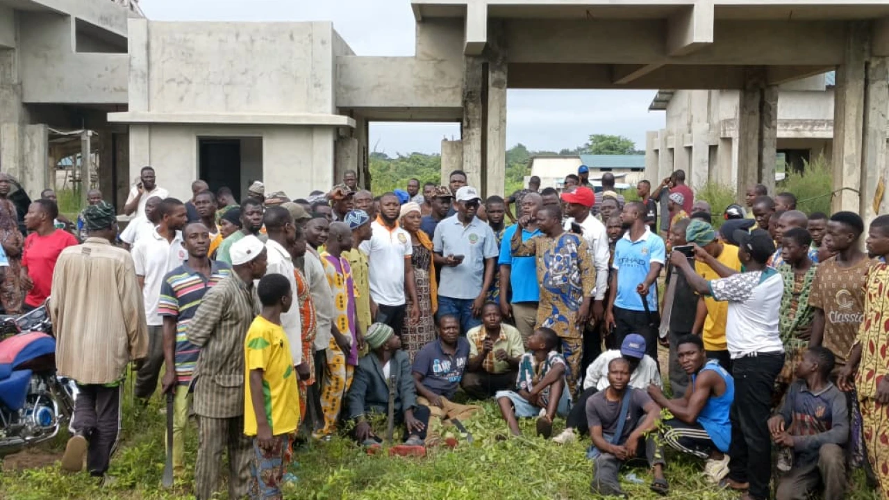Après l'annonce de la reprise des travaux de construction de l'hôpital de zone de Tchaourou :Le maire Rafiou Owotché mobilise ses populations pour le nettoyage du chantier