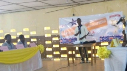 5E ÉDITION D’ENGLISH CHALLENGE CHAMPIONSHIP : Les élèves de Parakou s’affrontent en anglais  . 16 collèges pour un seul trophée