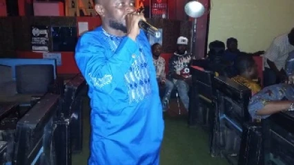 À travers une fête de retrouvailles à N'Dali: l'artiste El-Bosso a communié avec ses fans