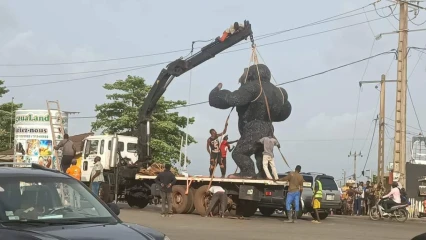 ABOMEY-CALAVI : Le géant gorille du carrefour Kpota dégagé
