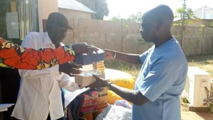 APRÈS LES INONDATIONS DE MALANVILLE, KARIMAMA ET GOGOUNOU : Le préfet Mohamadou Moussa fait don de vivres aux sinistrés