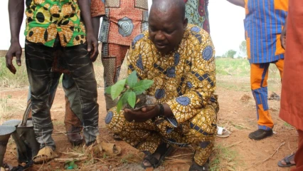 BANIKOARA/JOURNEE MONDIALE DE LA LUTTE CONTRE LA DESERTIFICATION : Une centaine de plants mis en terre à l&rsquo;hôtel de ville