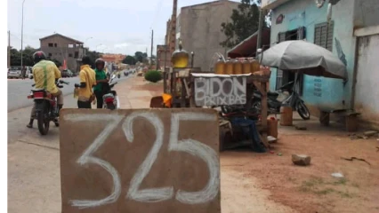 COMMERCE ILLICITE AU BÉNIN : Les consommateurs d’essence frelatée grugés avec plaisir . Modes opératoires des vendeurs indélicats