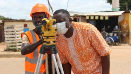 CONSTRUCTION D&rsquo;UN BLOC DE MATERNITE ET D&rsquo;OUVRAGES D&rsquo;ASSAINISSEMENT A BANIKOARA : Le maire Sarako Tamou remet les sites