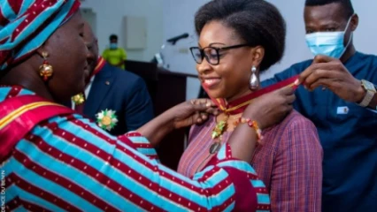 DISTINGUEE AU GRADE DE COMMANDEUR DE L&rsquo;ORDRE NATIONAL DU BENIN PAR LE CHEF DE L&rsquo;ÉTAT : La Nation reconnaît à sa digne fille Aurélie Adam Soulé ses efforts