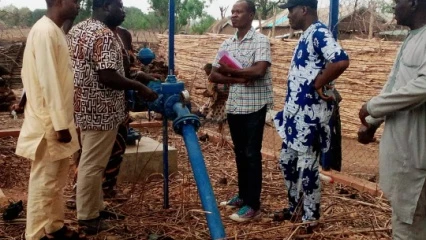 GOGOUNOU/ RÉHABILITATION D’UNE ADDUCTION D’EAU VILLAGEOISE : Le S.e Éric Mongbo remet le site à l’entreprise