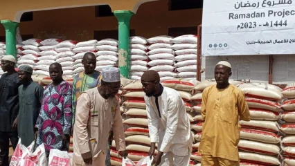 GRÂCE À L&rsquo;ASSOCIATION AL-ISLAAH ET L&rsquo;EMIRATES RED CRESCENT : Plus de 700 sacs de riz distribués aux musulmans pour le ramadan