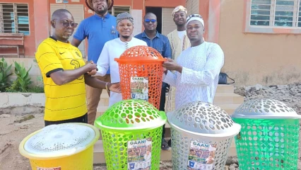 Opération "Nikki ville  propre pour une gaani attrayante": Dr Issihako Zimé Lafia fait don de poubelles à la mairie