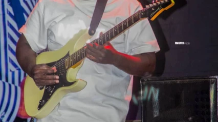 Parakou/A travers le titre «qui trahira paiera»: l’artiste Josias Yaï alias ‘’Papa Guitare’’ dévoile son 1er album