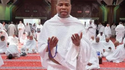 PASSANT LES DERNIERS JOURS DU MOIS DE RAMADAN À LA MECQUE, L&rsquo;ambassadeur Adam Bagoudou prie pour le Bénin