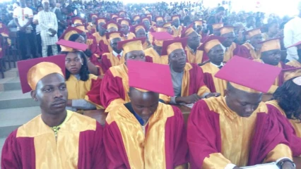 PRESTATION DE SERMENT ET DE REMISE D&rsquo;ATTESTATIONS PROVISOIRES A L&rsquo;UNIVERSITE DE PARAKOU : 86 nouveaux docteurs en médecine ont reçu leurs parchemins