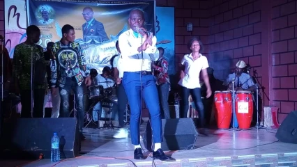 PROJET « AMBIANCE TOUR DE BAR POUR LA PAIX AU BÉNIN » : L&rsquo;artiste Aziz Touré engagé pour une élection présidentielle apaisée