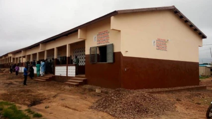 RECEPTION D’INFRASTRUCTURES SCOLAIRES A PARAKOU : Toko et son conseil soulagent les peines de trois établissements
