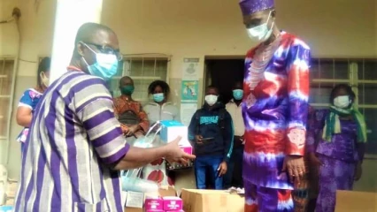 RECRUDESCENCE DES CAS DE COVID-19 A NATITINGOU : Le conseil communal dote des formations sanitaires des intrants