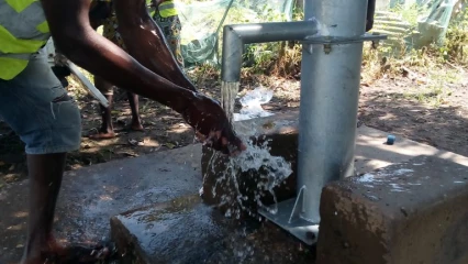 REHABILITATION DES POMPES A MOTRICITE HUMAINE A PARAKOU : Parakou-Orléans apporte de l’eau aux populations