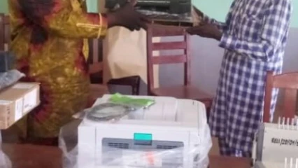 REMISE D&rsquo;ÉQUIPEMENTS ET DE MATÉRIELS INFORMATIQUES A LA MAIRIE DE KALALÉ : Le maire Bani Chabi renforce ses services techniques