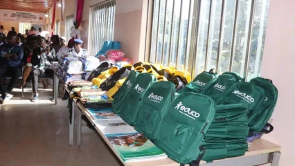 RENTRÉE SCOLAIRE 2022-2023 : Educo distribue 14.700 kits scolaires à plusieurs écoliers béninois