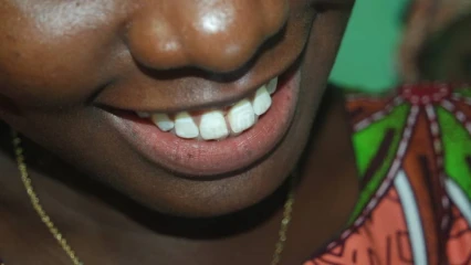 RIRE AU QUOTIDIEN : Inoussa Koladé prescrit un médicament doux et gratuit