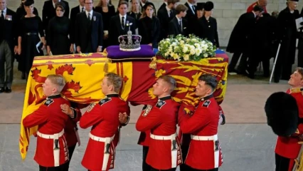 ROYAUME-UNI : La reine Elizabeth II conduite à sa dernière demeure